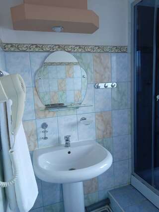 Гостиница Градец Чайковский Двухместный номер с 1 кроватью и собственной ванной комнатой-6